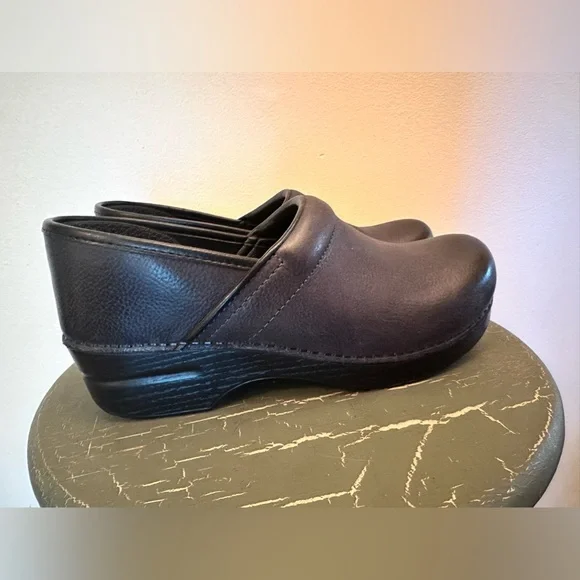 Dansko โญ๏ธ Professional Clogs Matte Dark Grey Size 40 (9-9.5) New, no box ๐ - Picture 7 of 8